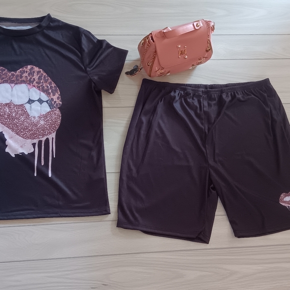 Athleisure Short Sleeves Leopard Graphic Printed Round Neck Top And Shorts - Picture 4 of 15